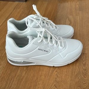 Like New Skechers sneakers